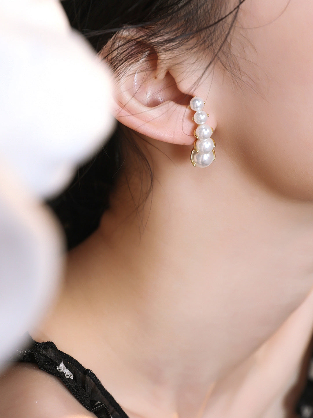 Minimalist Shell Pearl Earrings E0585