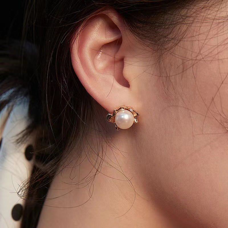 Simple Baroque Pearl Stud Earrings E0645