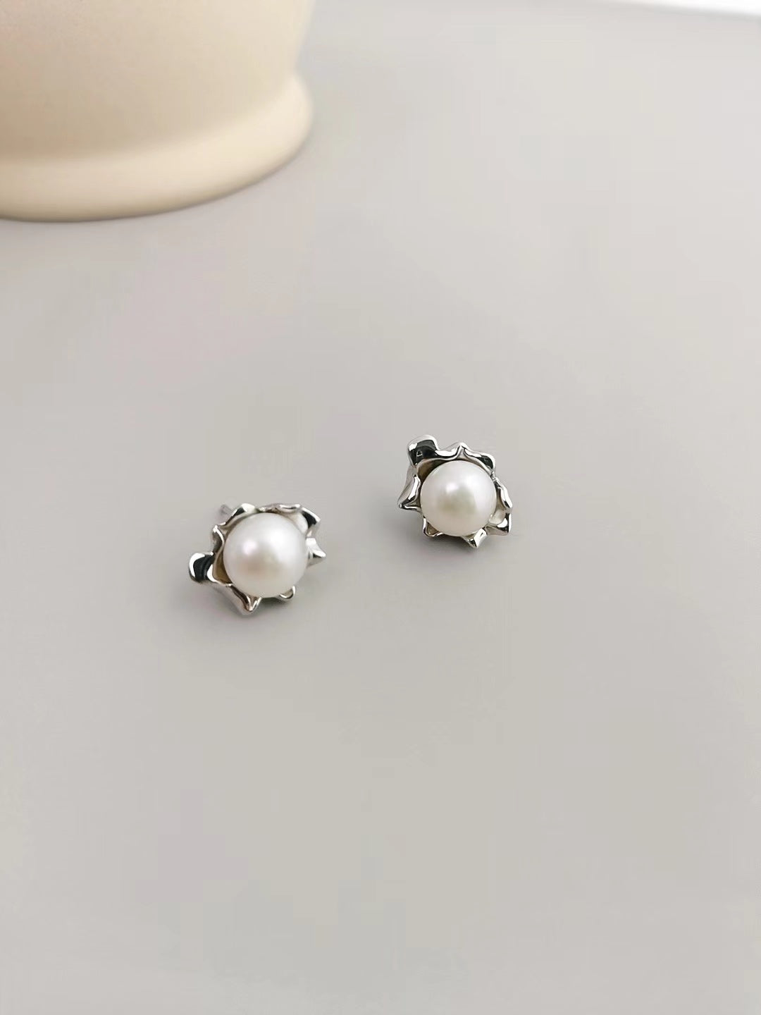 Simple Baroque Pearl Stud Earrings E0645