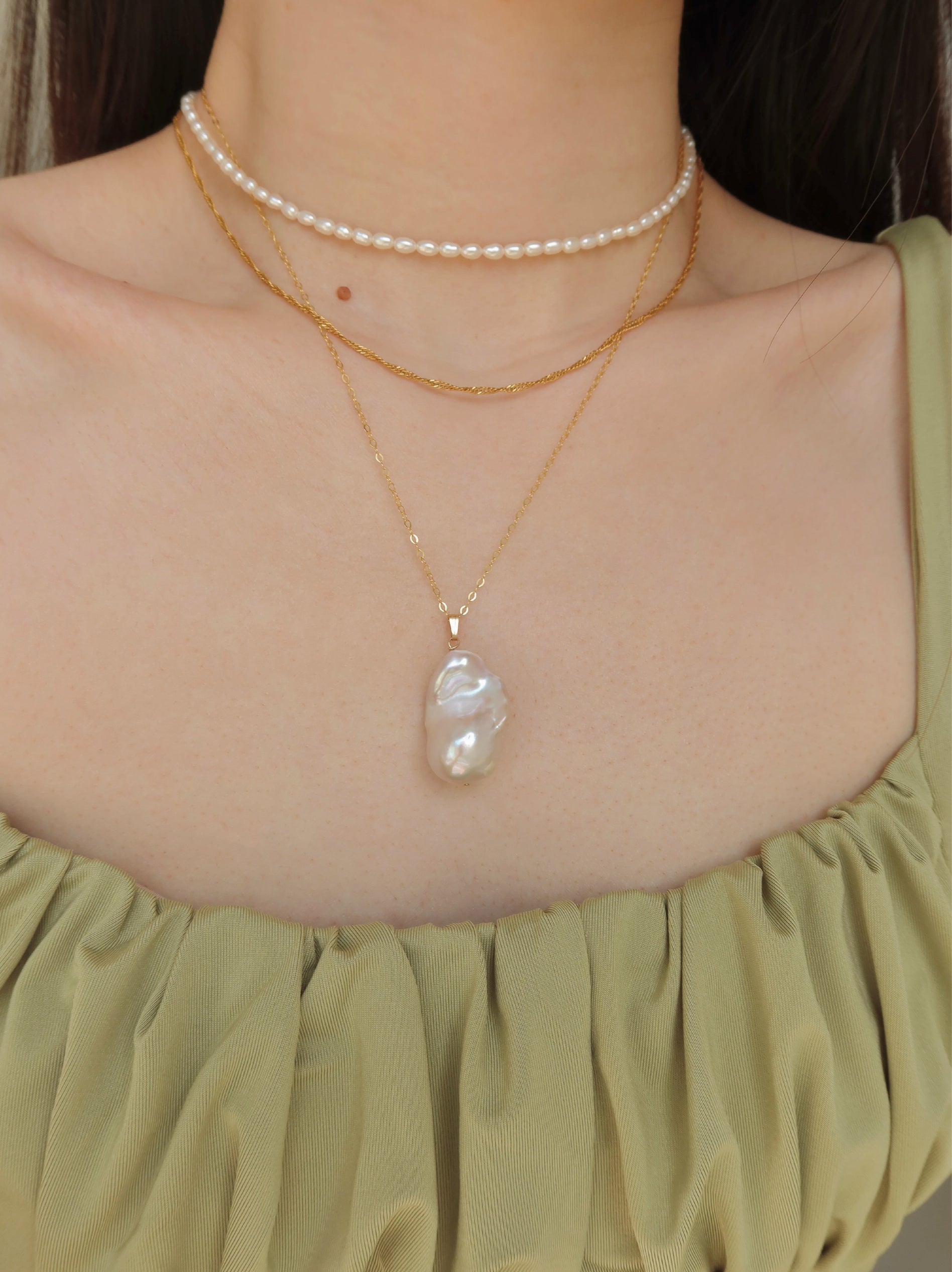 Vivian Mini Pearl Choker