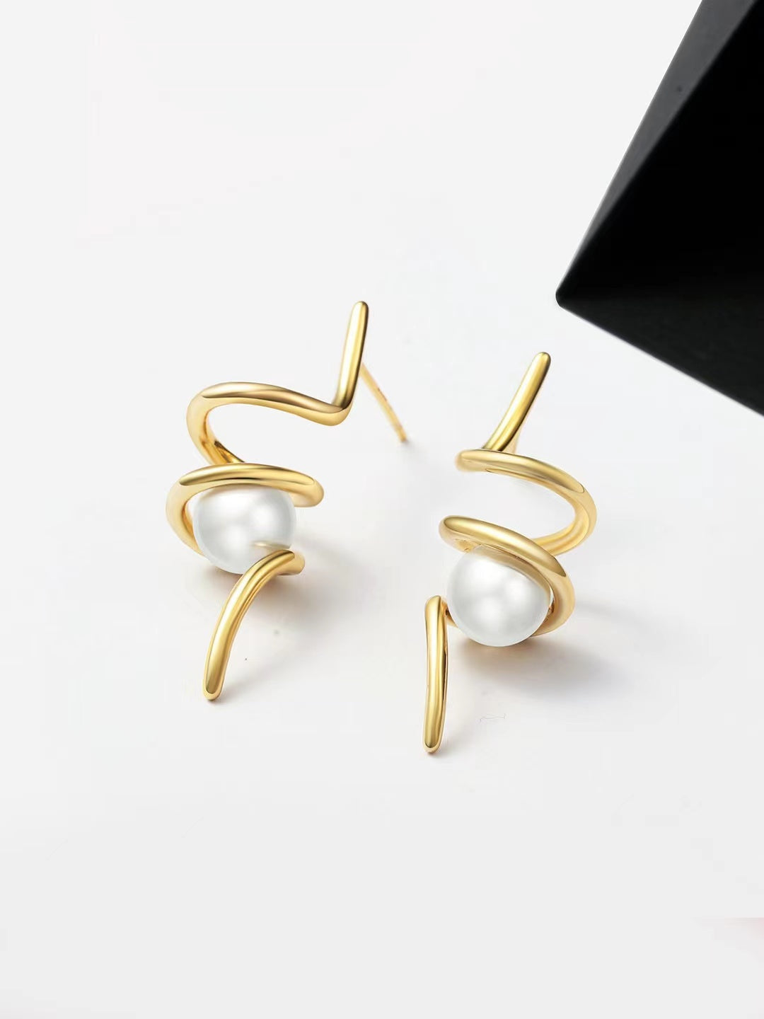 Curved Silver Pearl Earrings E0352